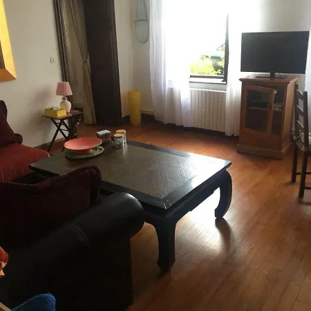 100m2, Jardin Prive, 3 A Apartment