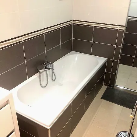 Apartment 100m2, Jardin Prive, 3 A *